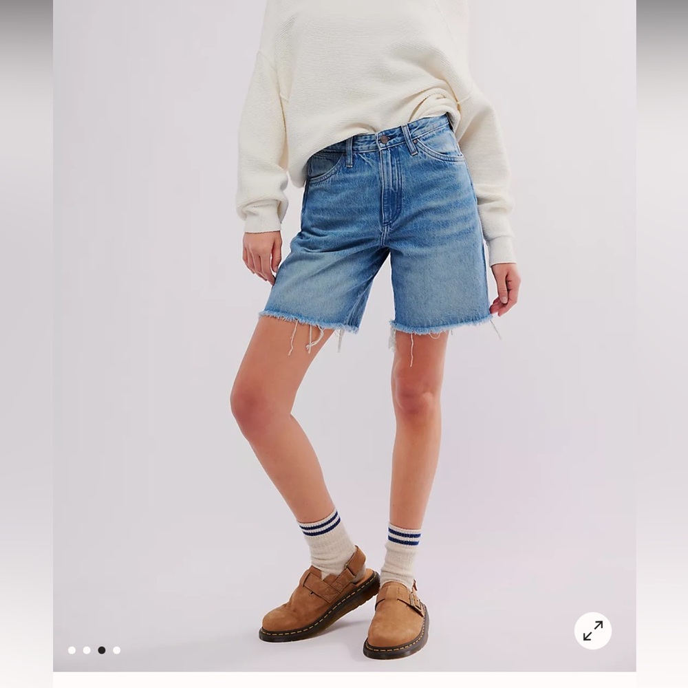 NWT Wrangler x Free People Cowboy Cut 5.5 Inch Leaving Town Denim Jean Shorts - Picture 3 of 4